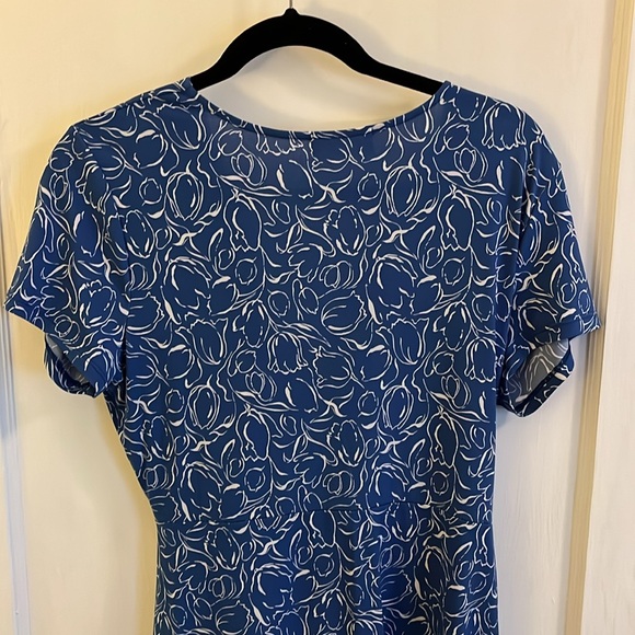 Kaileigh Blue and White Floral Faux-Wrap Dress (Women’s XL) - Picture 3 of 5